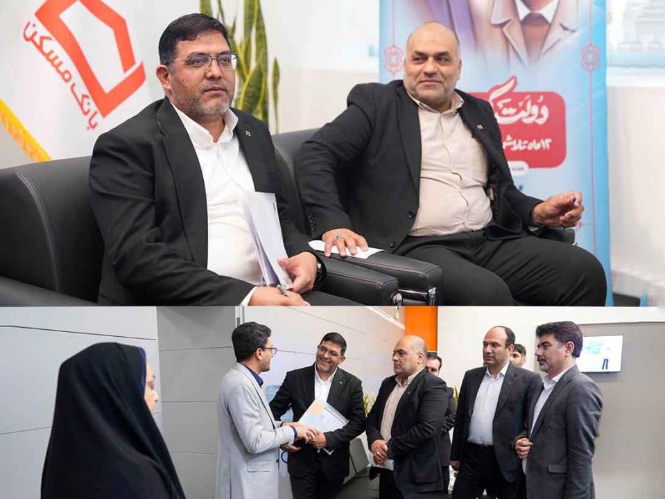 پاسخگویی به مشتریان در میز خدمت بانک مسکن و به صورت حضوری پاسخگویی به مشتریان در میز خدمت بانک مسکن و به صورت حضوری